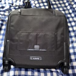 Tumi Larkin Wheeled Brief (santos) 