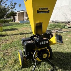 Champion Power Equipment 3 in. Dia 224 cc 2-in-1 Upright Gas Powered Wood Chipper Shredder
