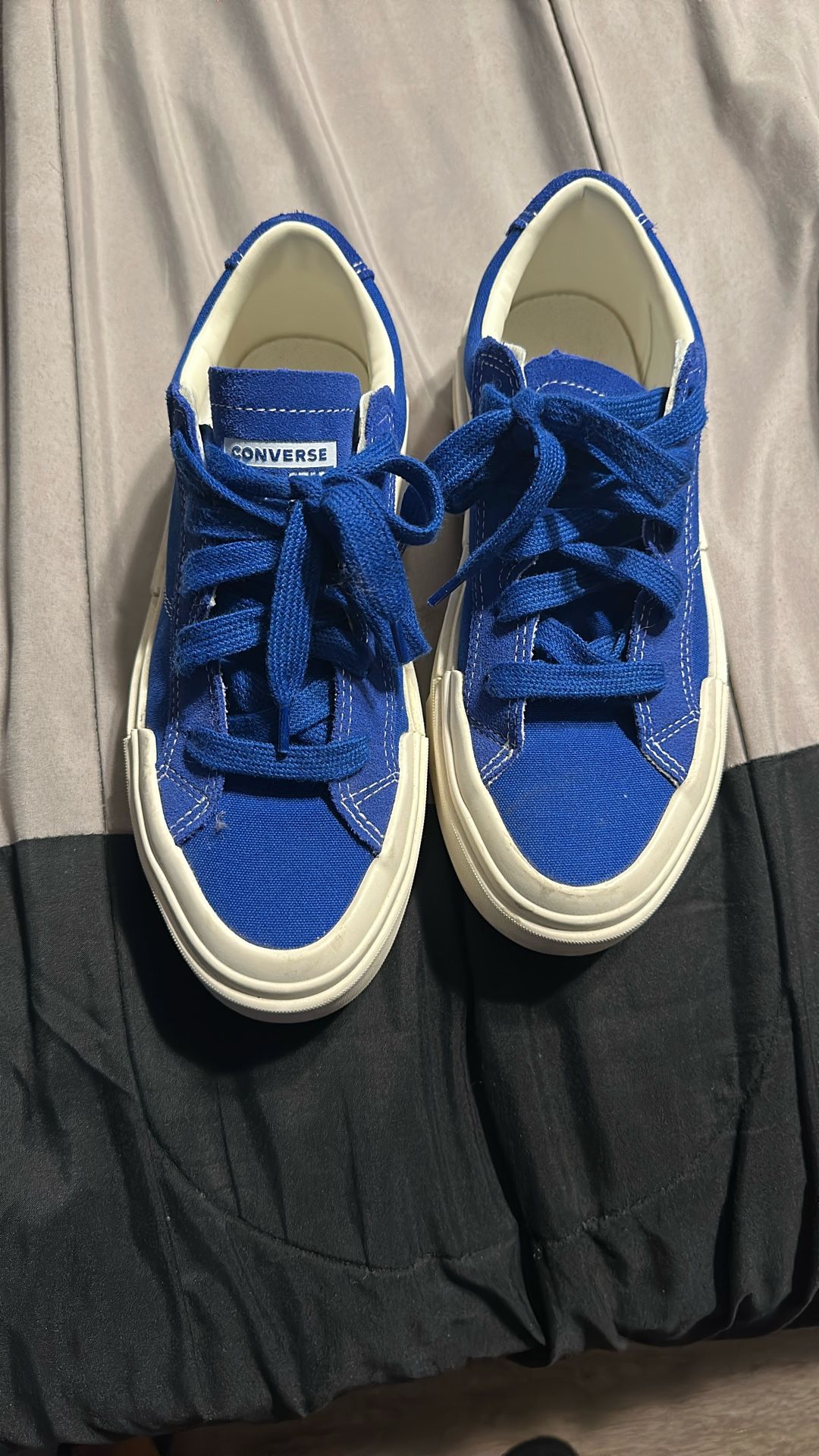 Converse Shoes Size 7.5