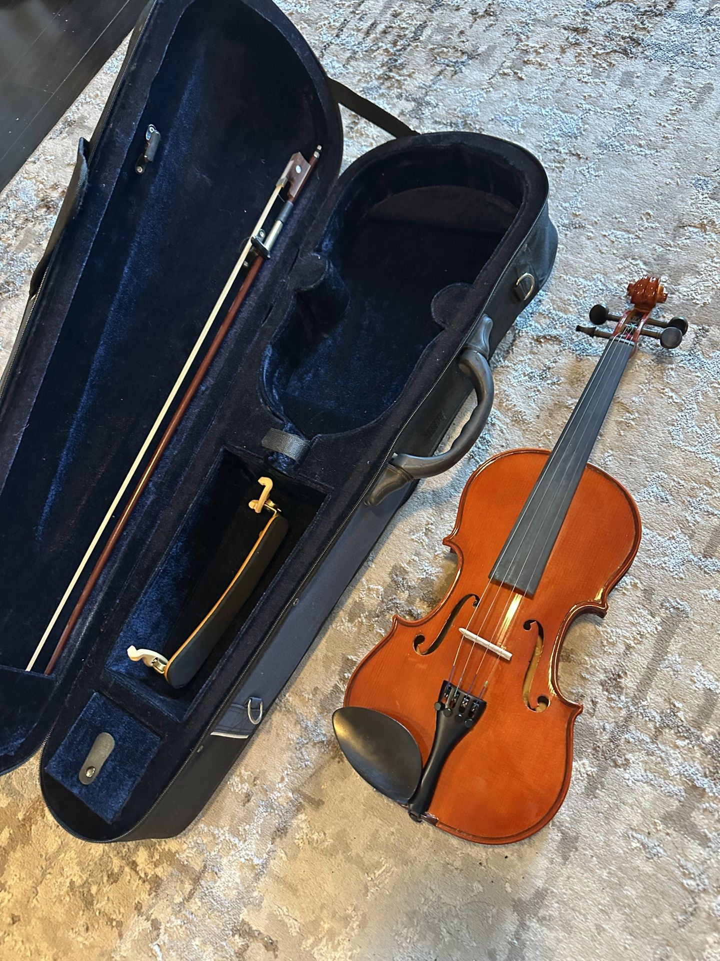 Academy, 4-String Violin, Polished red-Gold Gloss (145AU) size 4/4