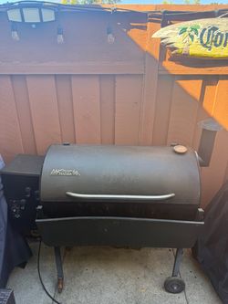 Traeger Wood Pellet Grill Smoker