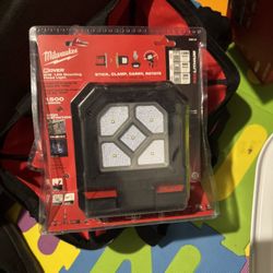 Milwaukee Led Mounting Flood Light 18 Volts 