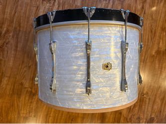 Bass drum.. 12 lug 22” Ludwig marcher.. $100