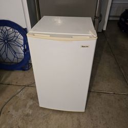 Magic Chef 3.6 Cu. Ft. Mini Fridge With Freezer 
