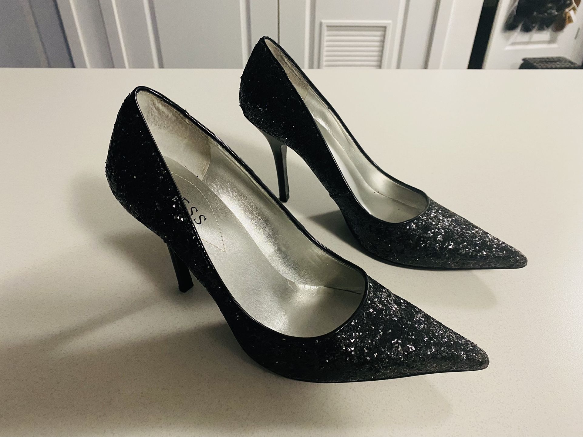 SIZE 7.5 BLACK SPARKLY GUESS HEELS 