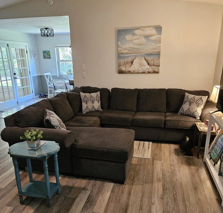 Close To Brand New Farmers Home Furniture Grey U-shaped Couch For Sale