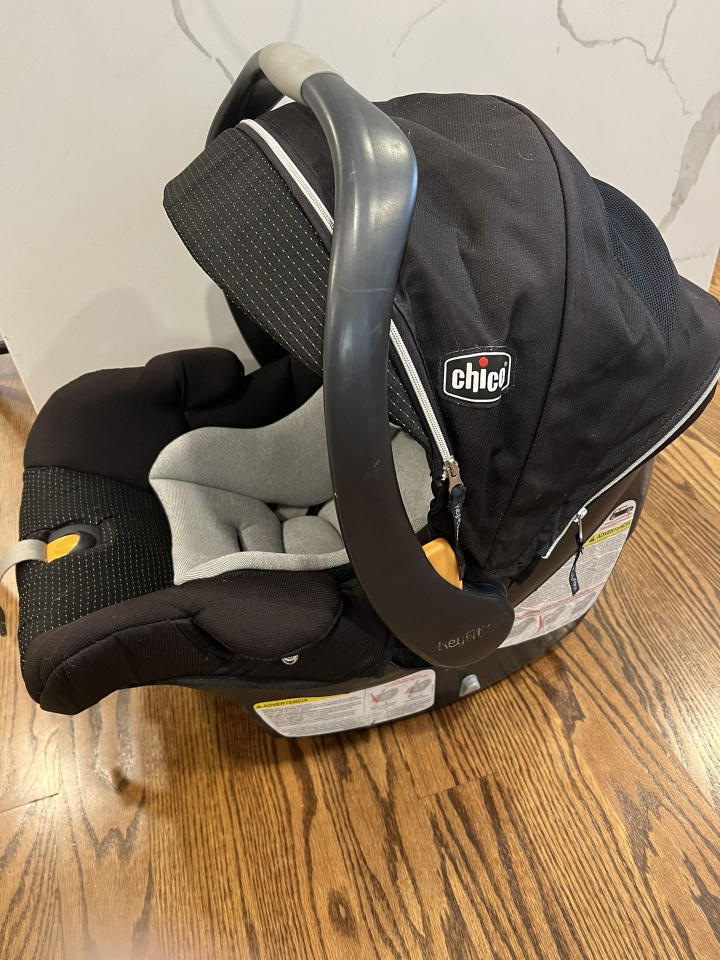 Chicco Keyfit 30 Carseat and Bases 