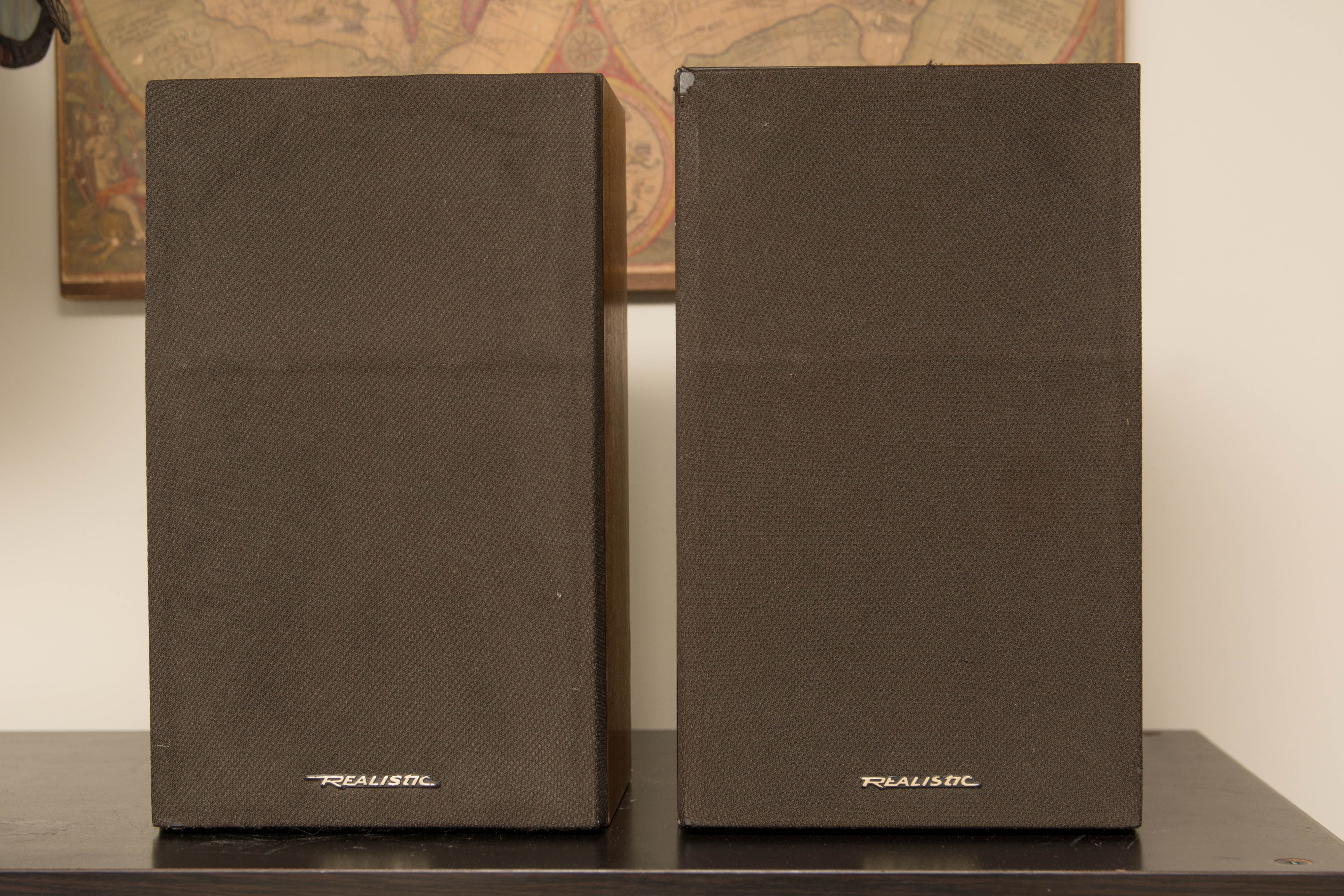 Realistic Minimus 25 Vintage 2 way bookshelf speakers