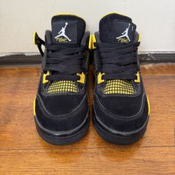 Jordan 4 Retro Thunder Big kids 5.5 Women’s 7