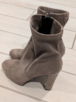 Like NEW Guess Boots Size 7