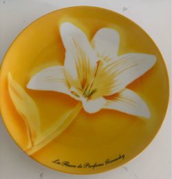 GIVENCHY PARIS LES FLEURS DE PARFUM (4) Sets Porcelain Dessert/ Salad Plates 8" in Miami Dolphin Mall area.