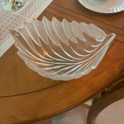 Waltherglas crystal frosted leaf-shaped bowl,