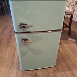 Mini fridge With Top Freezer