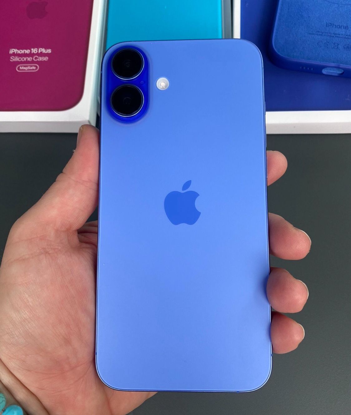 iPhone 16 Plus 256 GB ultramarine. 