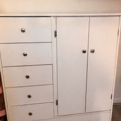 Baby / toddler closet 