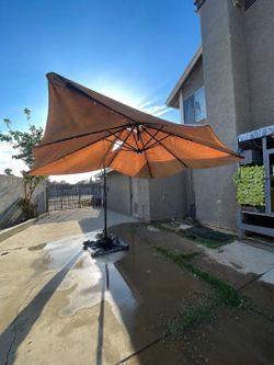 Patio Umbrella w Solar lights