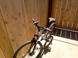 26in Gt mountain bike almost new