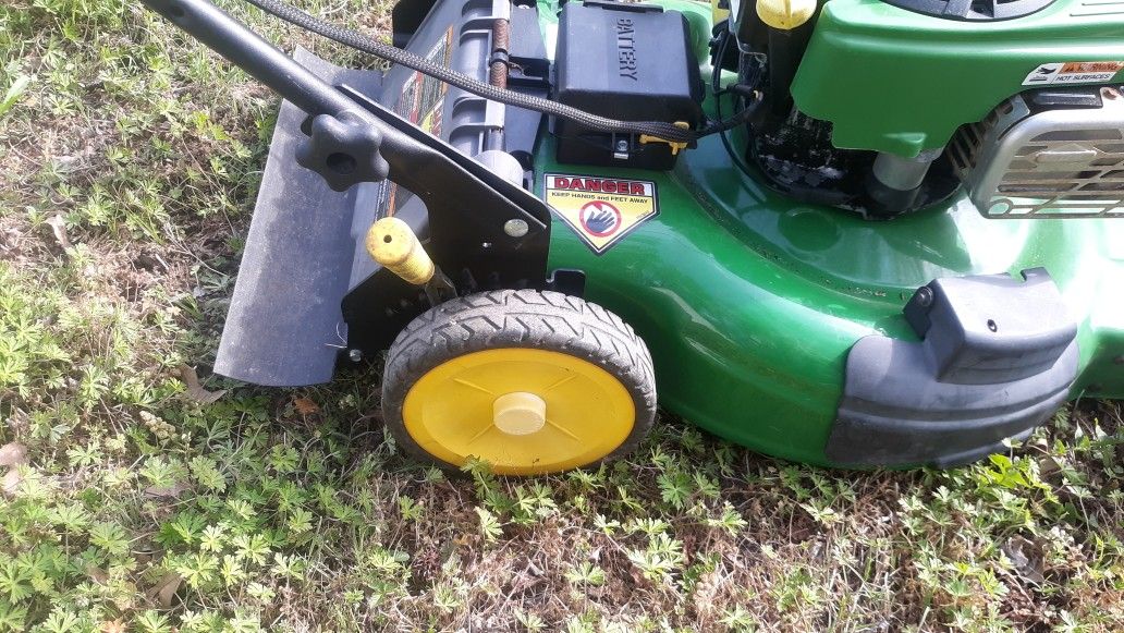 John Deere JS46 Self Propelled Lawnmower for Sale in Chesapeake, VA