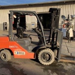 6k Whse Forklift - 6,000 # Pounds - 2014 Toyota 8fdu30