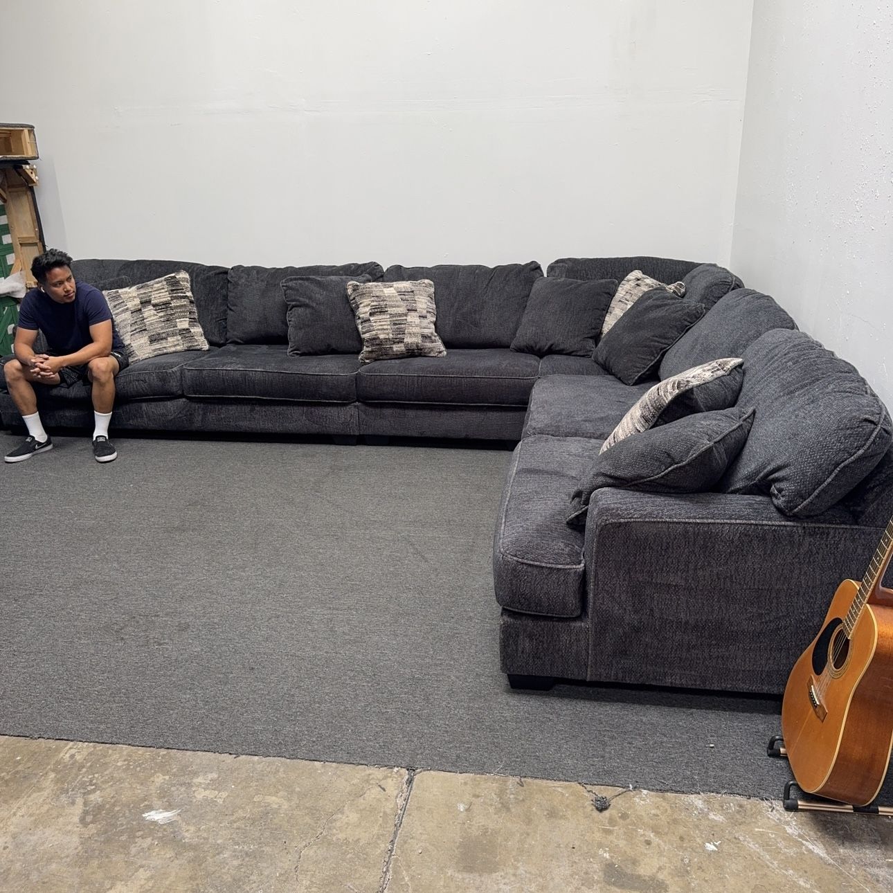 🚫2.1K OFF: Massive Reversible Deep Blue Gray Sectional Couch - Slightly Modular - Can Deliver