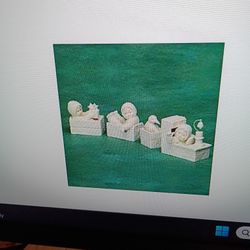 SNOWBABIES Open Box But New 10.00