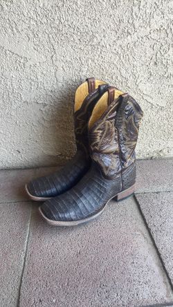 Cinch cowboy boots