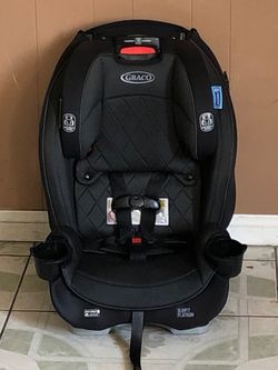 LIKE NEW GRACO SLIM FIT PLATINUM CONVERTIBLE CAR SEAT!!!!
