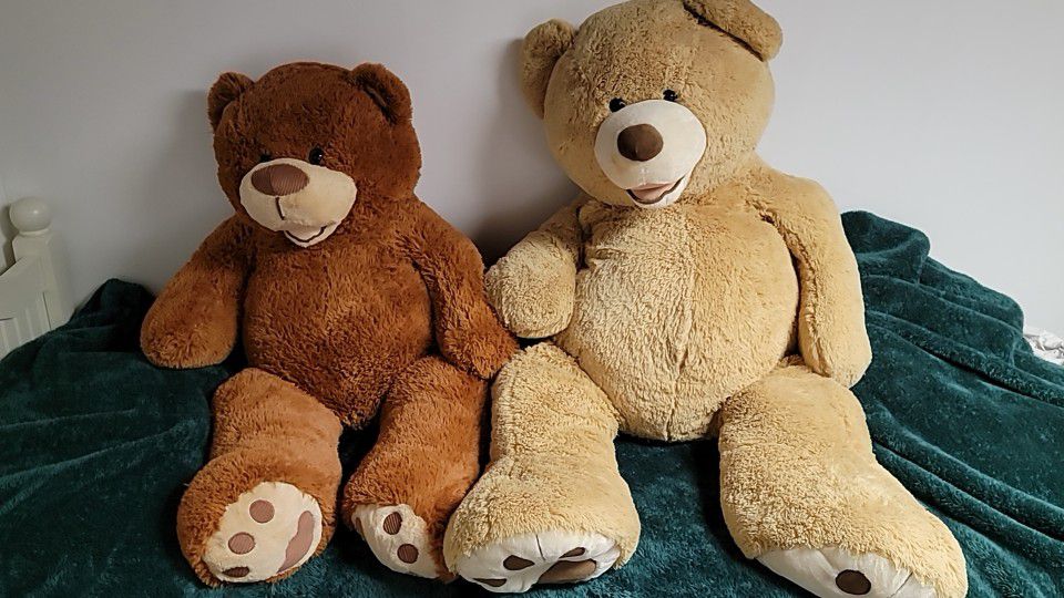 Giant Teddy Bears