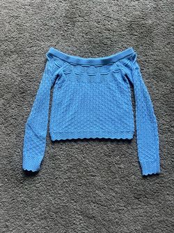 Blue knitted swearer cropped off shoulder
