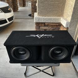 2 12 Inch Subwoofers w/ Amp and Epicenter