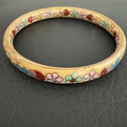 Vintage Beige Cloisonne Bangle Oriental Enamel 80s Asian Floral Bracelet Blue purple Bangle 3” bracelet  In good condition  Delve into the elegance of