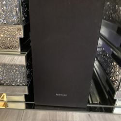 SAMSUNG B-Series https://offerup.co/faYXKzQFnY?$deeplink_path=/redirect/ Soundbar