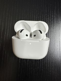 AirPods 4 with Case