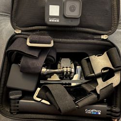 GoPro 8 With Accessories 4 Batteries Battery Charging Case