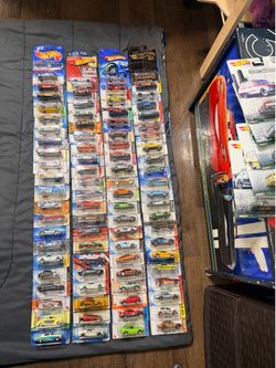 Hot Wheels FORD lot (85 cars)