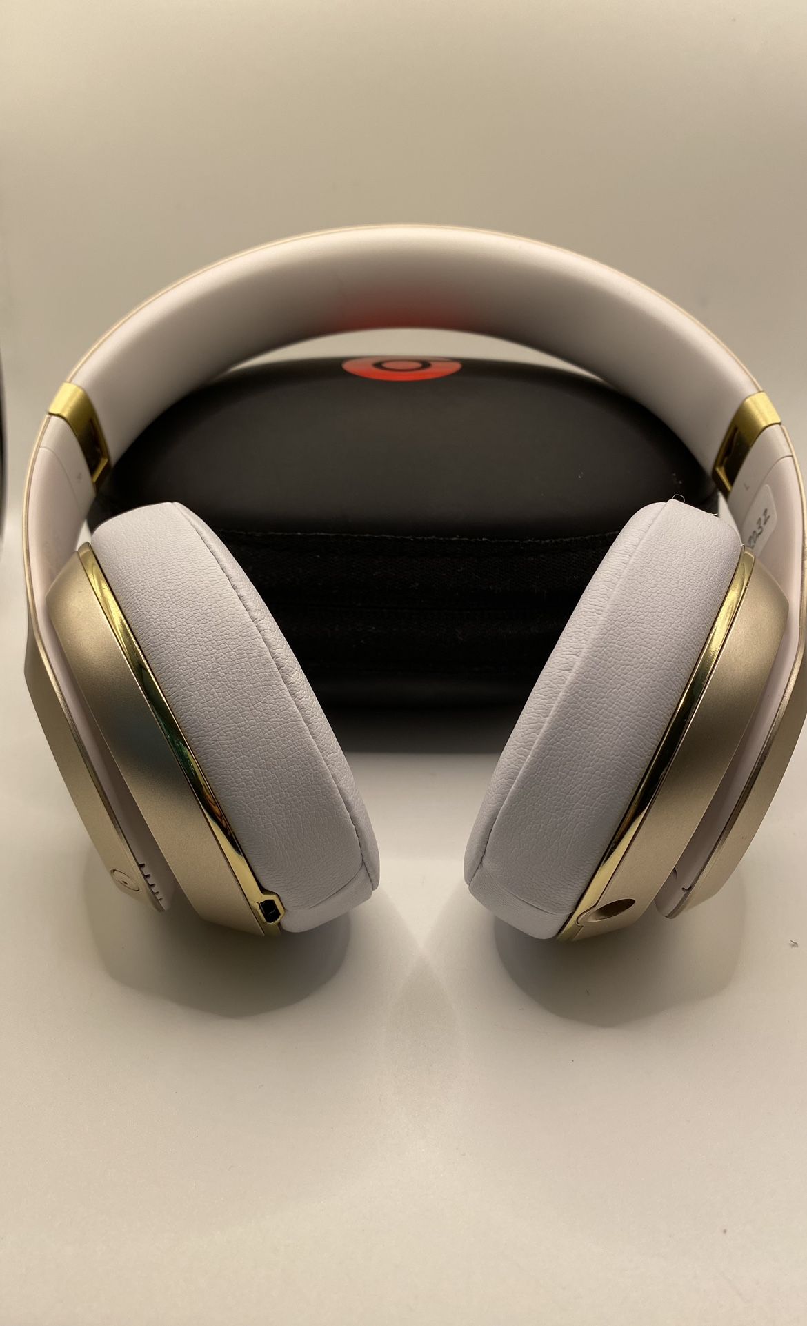 (Authentic) Gold Beats Studio Bluetooth Wireless Headphones with noise Canceling 2039