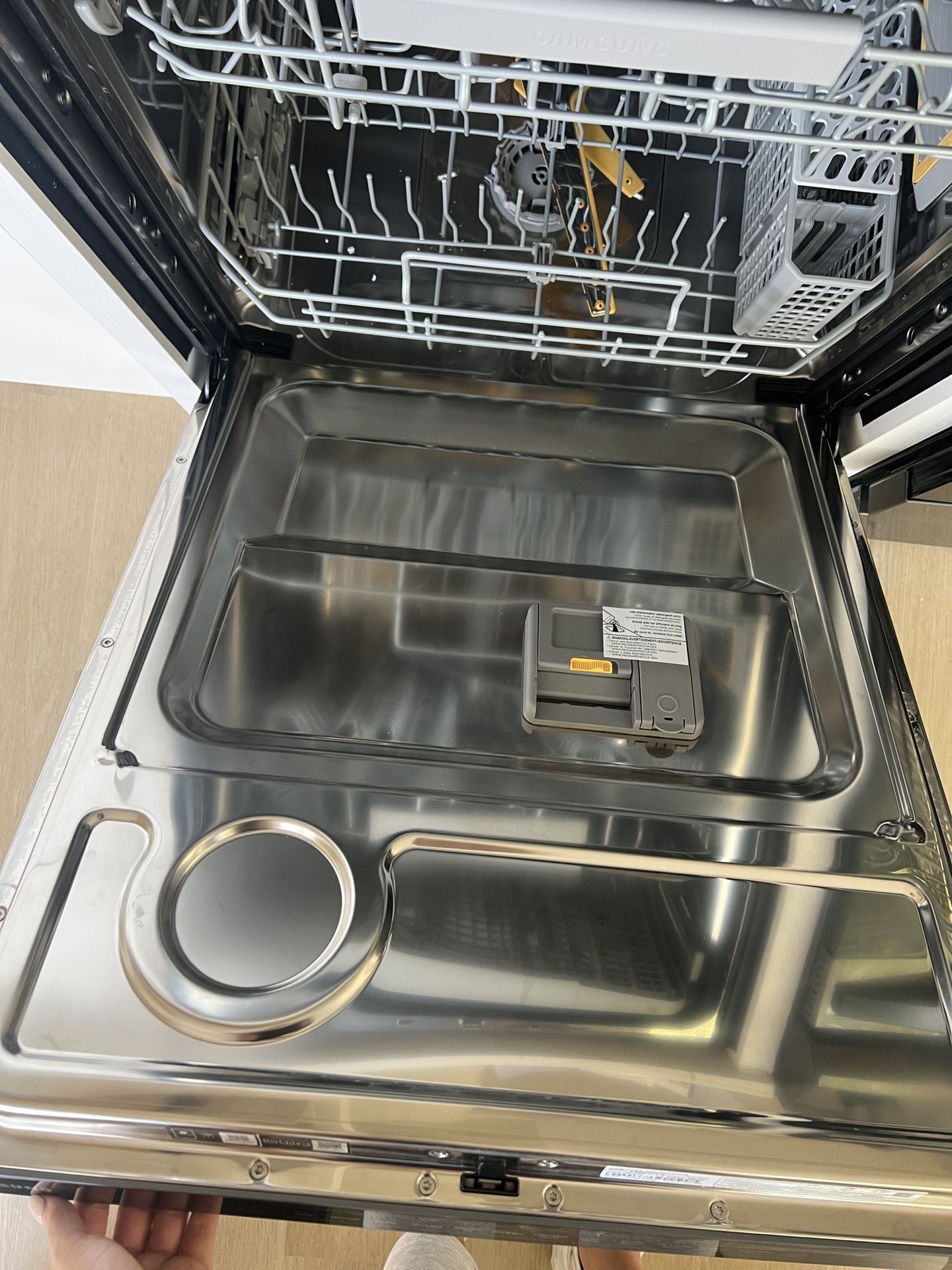 Perfect Working Brand New MSRP $1199 Smart 42dBA Dishwasher with StormWash+™️ and Smart Dry in Black