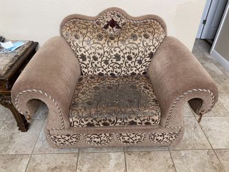 Italian Design sectional plus one big chair! Total 4 pieces works great!