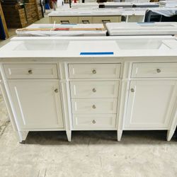 Brand New Brittany 60 in. W x 23.5 in.D Single Vanity in Bright White with Marble Top in Classic White $749   
