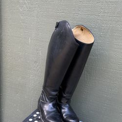 Black Faux Leather Boots. Women’s 6