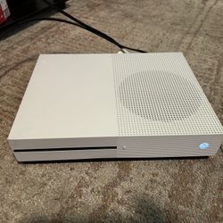 Xbox One S 1TB Excellent Condition