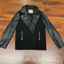 Vintage Black Textured Leather Jacket with Moto Design