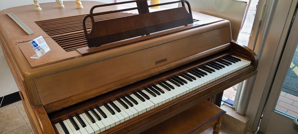 Wurlitzer 1932 Art Deco Baby Grand Piano