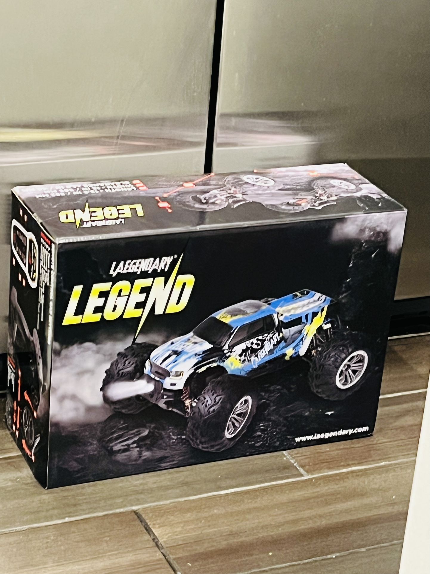 Brand New N Sealed Extremely Powerful 1:10 Scale Laegendary Monster Truck