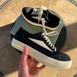 Black and White Rick Vans Size 43