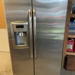 GE Refrigerator 