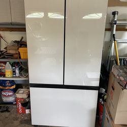 Bespoke 3-door French Door Refrigerator (30cu.ft.) With Beverage Center In White Glass