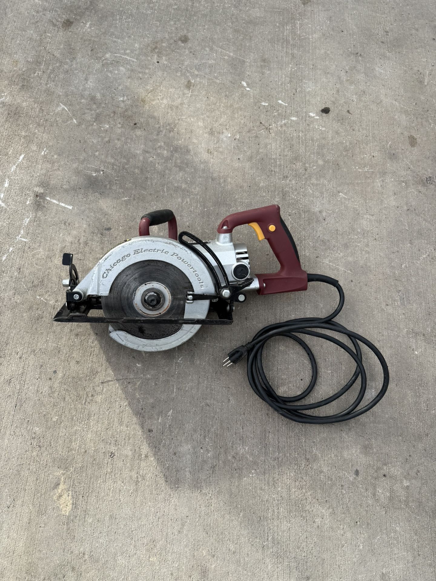 Chicago Electric worm drive circular saw 68988