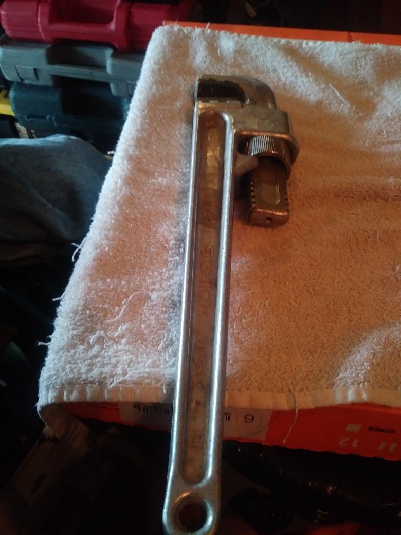 SCHICK. ALUMINUM 14 1/2 INCH PIPE WRENCH