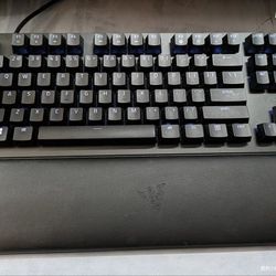 Razer Huntsman V2 TKL keyboard 